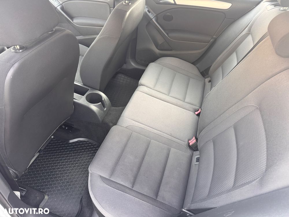 Volkswagen Golf - 10