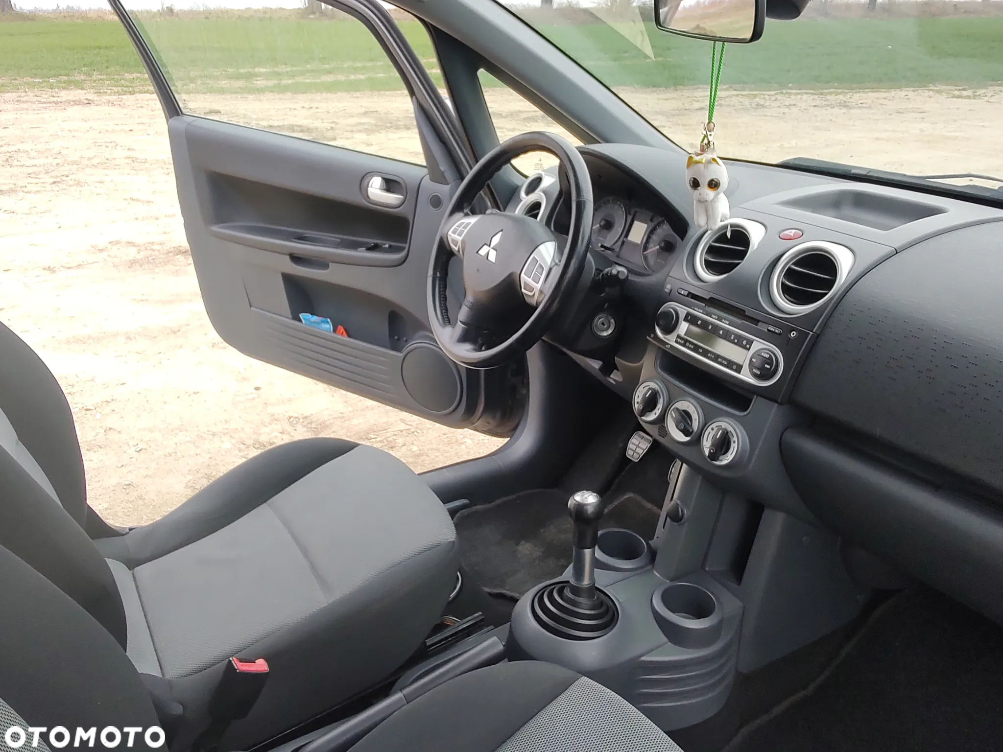 Mitsubishi Colt - 10