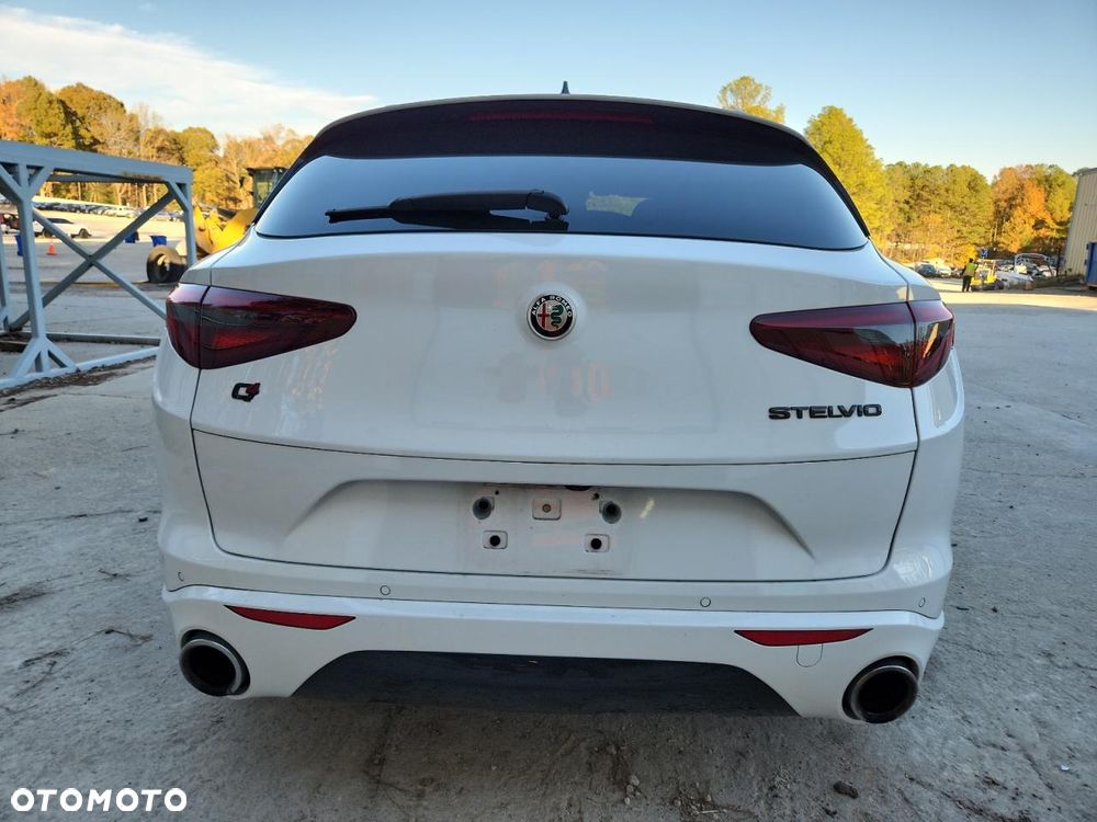 Alfa Romeo Stelvio 2.0 Turbo 16V AT8-Q4 Ti - 4