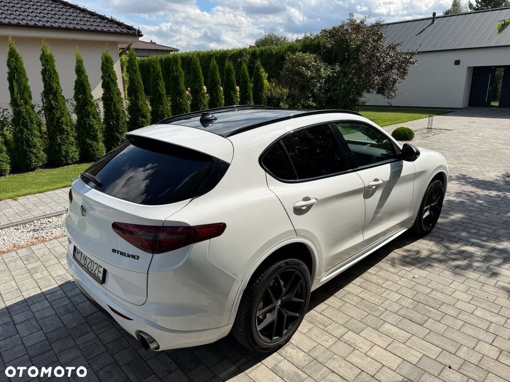 Alfa Romeo Stelvio 2.0 Turbo 16V AT8-Q4 Ti - 4