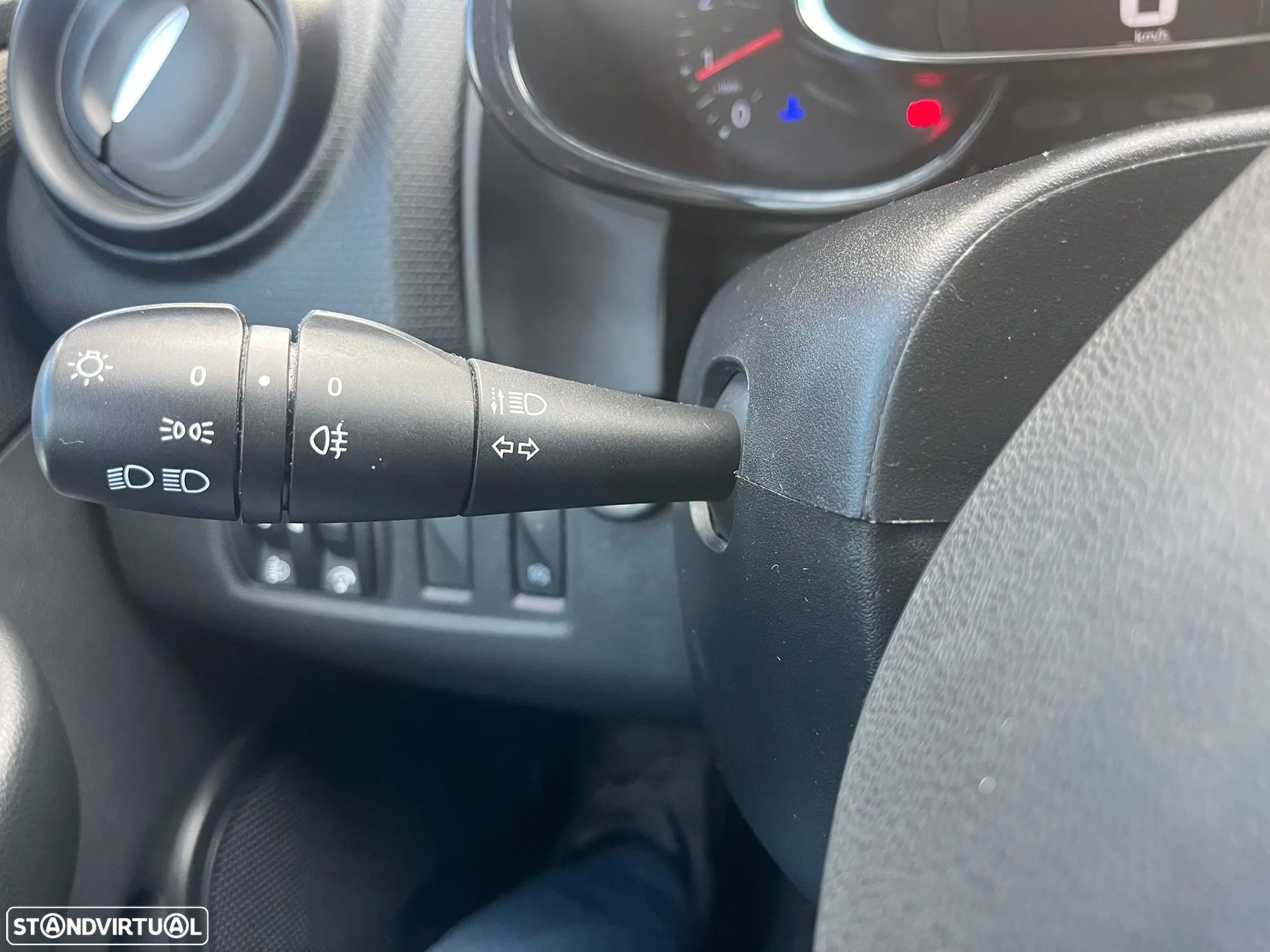 Renault CLIO 1.5 dCI - ZEN - AR CONDICIONADO - IVA DEDUTÍVEL - 25