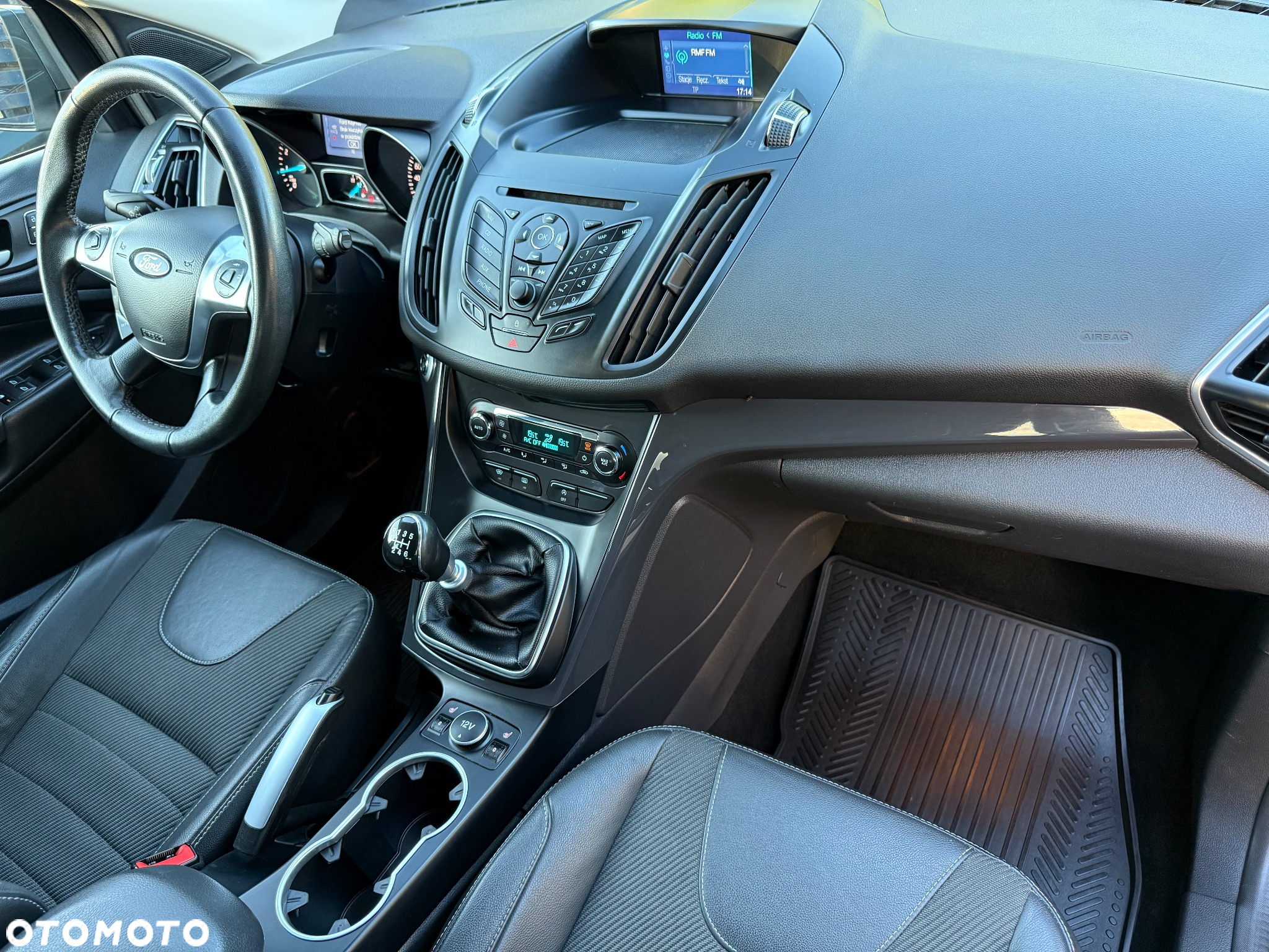 Ford Kuga 1.5 EcoBoost 2x4 Titanium - 16