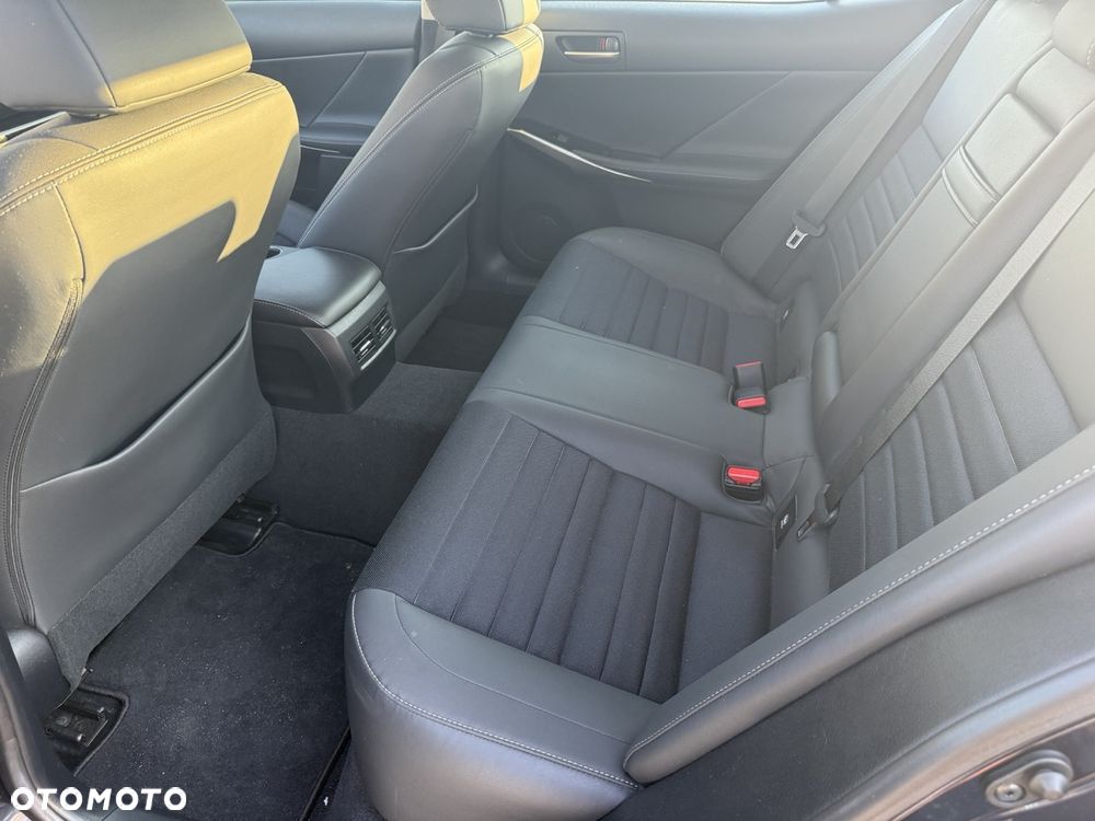 Lexus IS 200t / 300 Elegance - 14