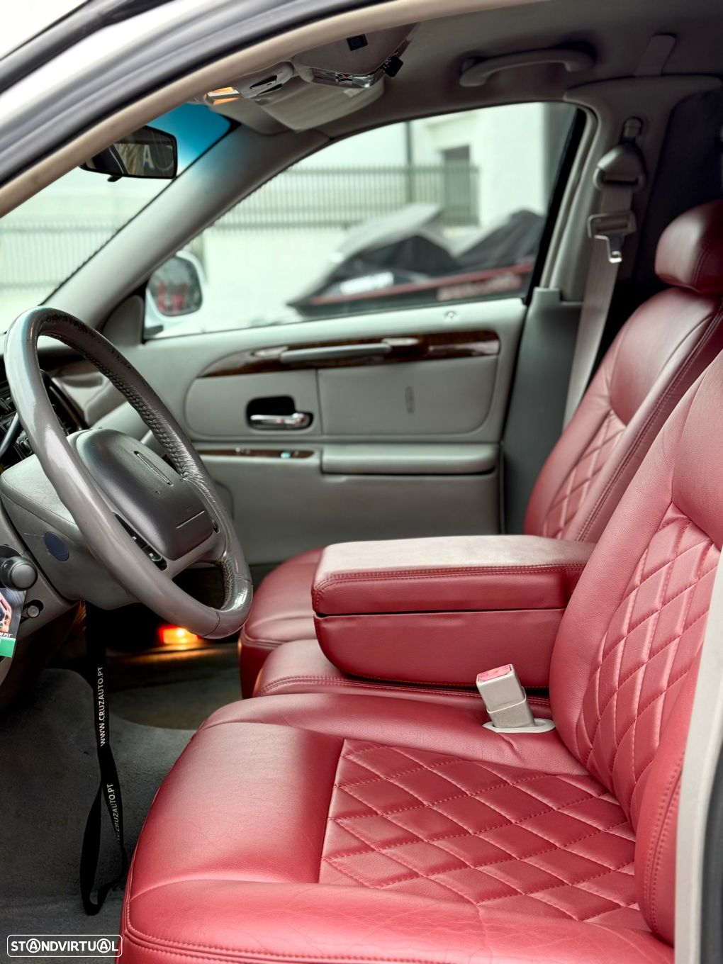 Lincoln Town Car - 3