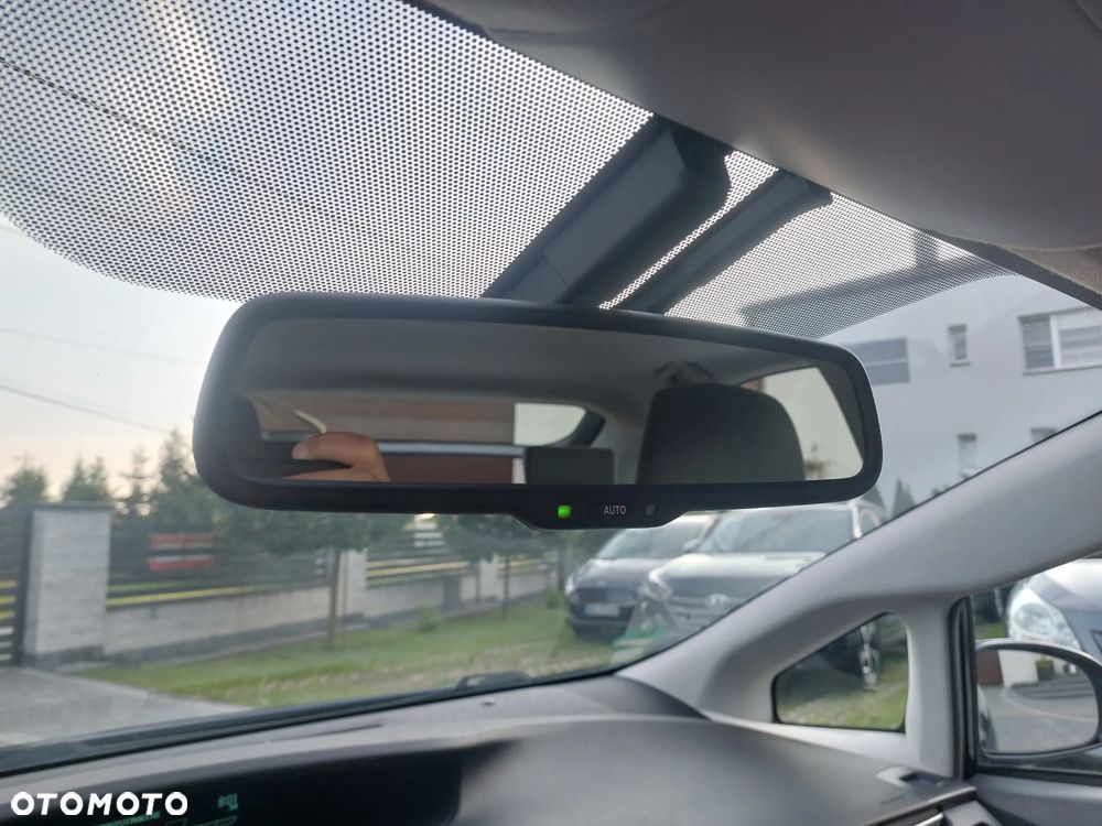Toyota Prius (Hybrid) Comfort - 14