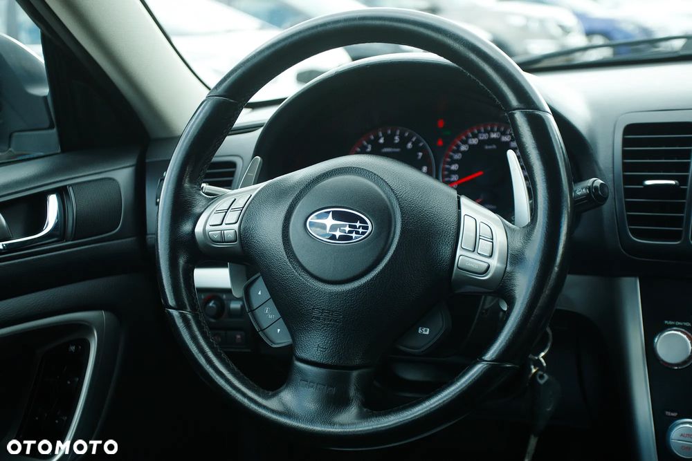 Subaru Legacy Kombi 3.0R Automatik - 26