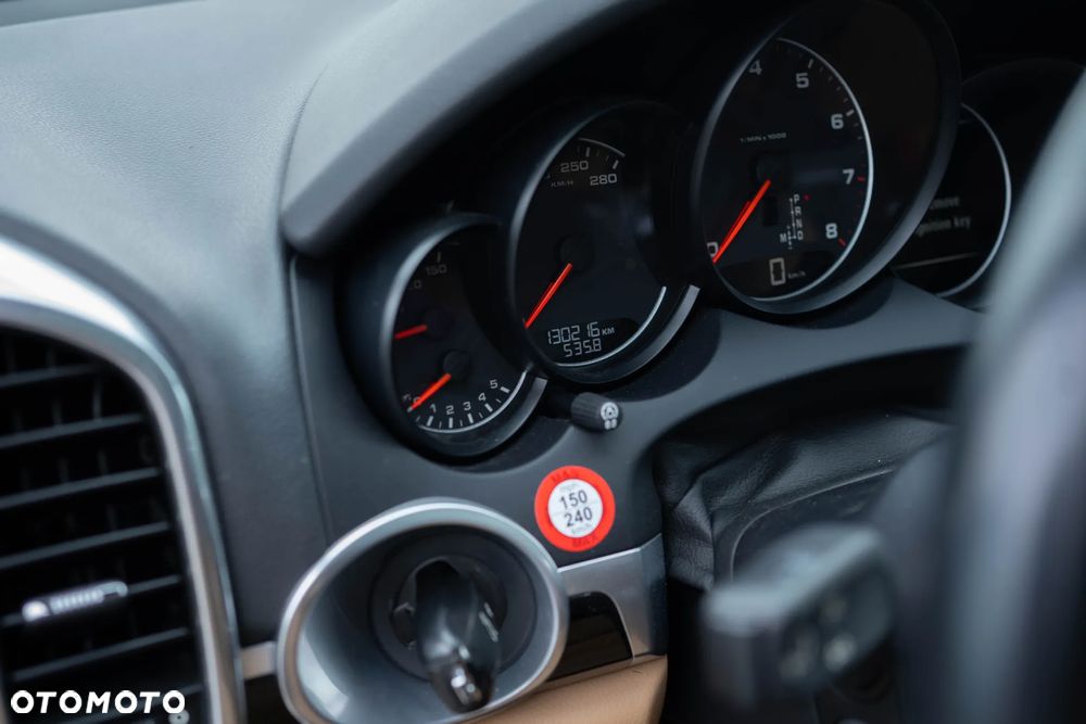 Porsche Cayenne Platinum Edition - 10