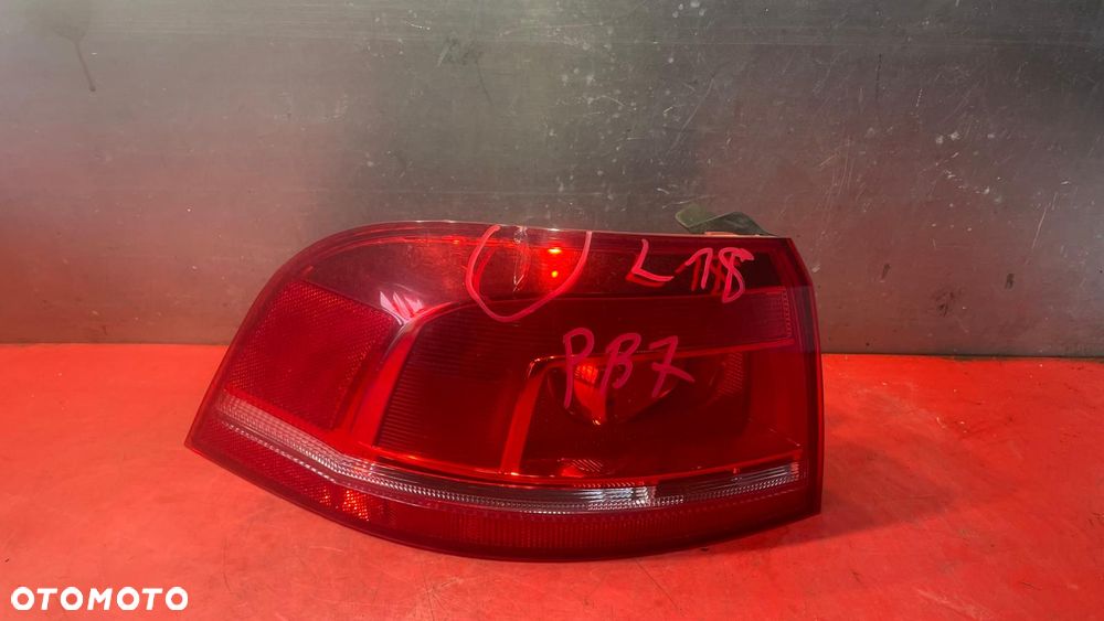 LAMPA TYŁ LEWA W BŁOTNIK VW PASSAT B7 KOMBI - 2