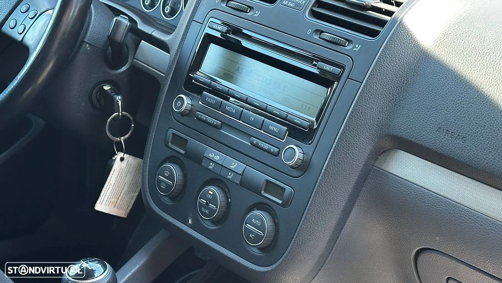 VW Golf 1.9 TDi BlueM. Confortline - 12