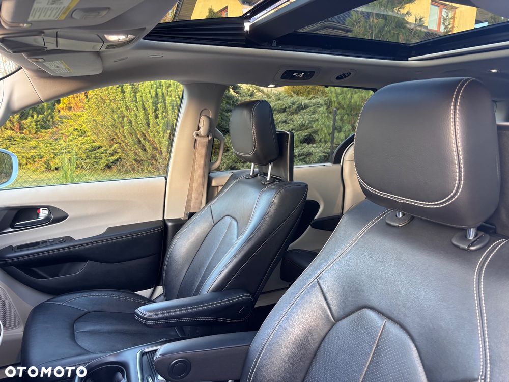 Chrysler Pacifica - 17