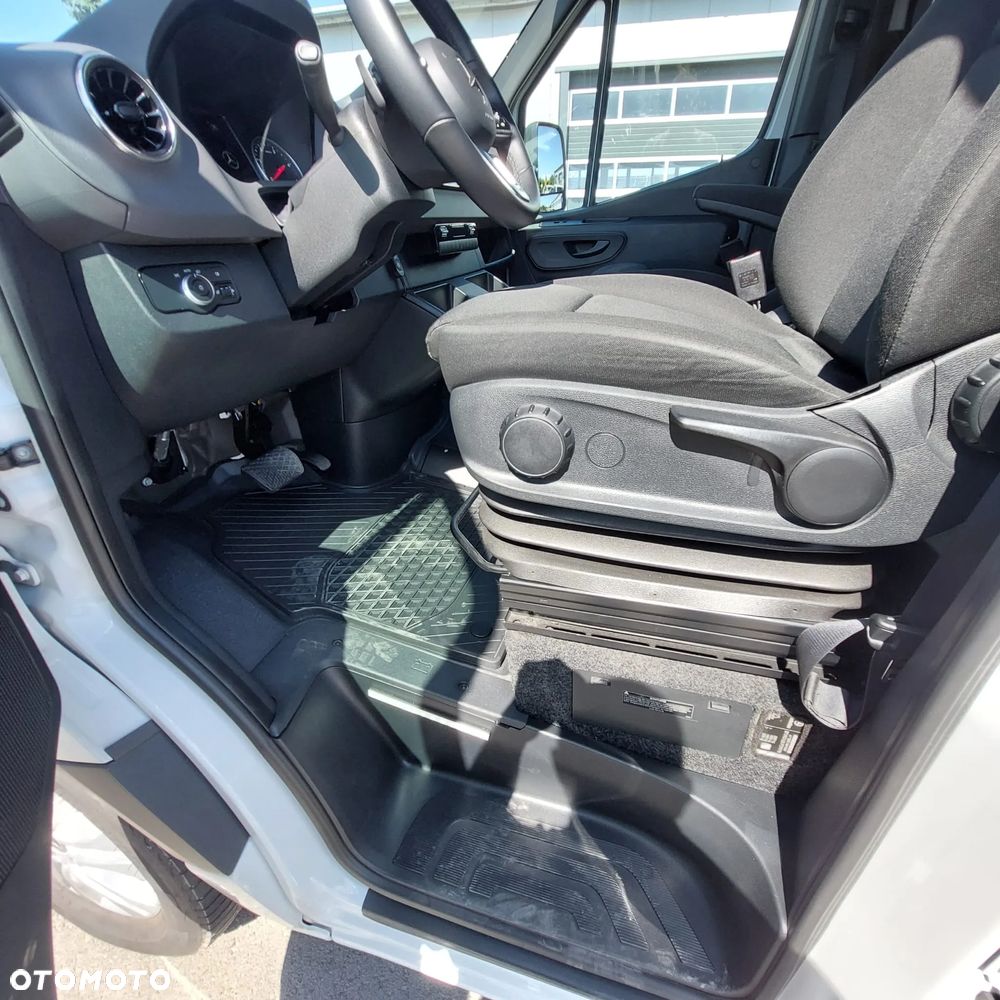 Mercedes-Benz Sprinter - 18