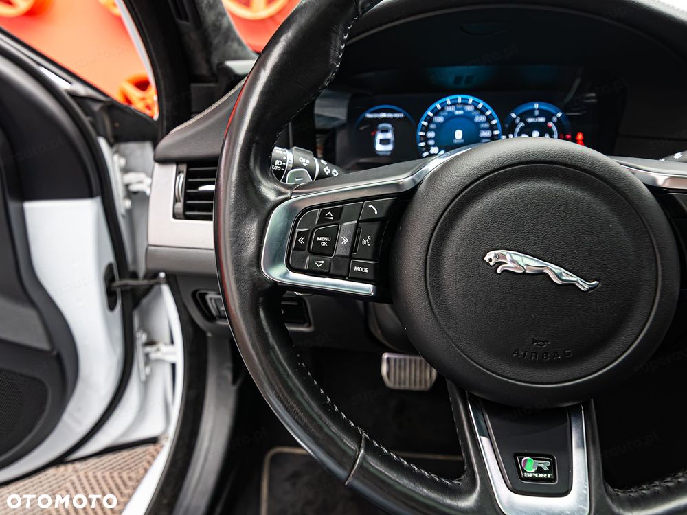 Jaguar XF 2.0 i4D AWD R-Sport - 16