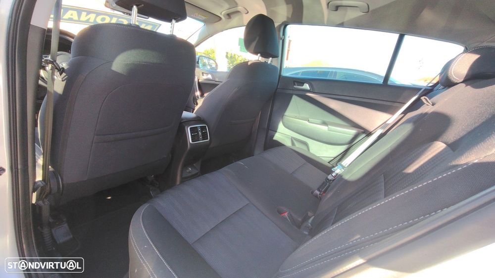 Kia Sportage 1.6 CRDi ISG MHEV Urban - 20