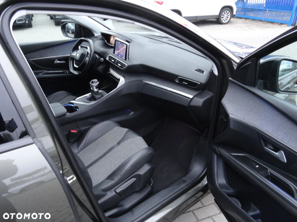 Peugeot 3008 1.5 BlueHDi Allure S&S - 9