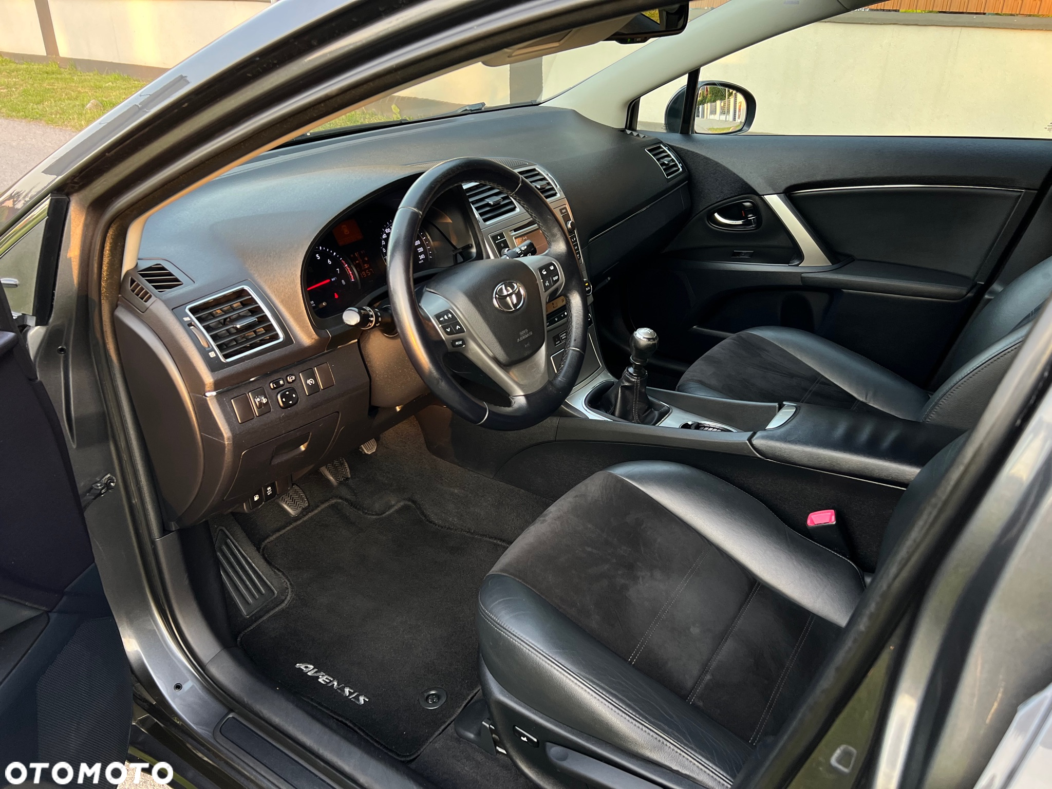 Toyota Avensis 1.8 Premium - 20