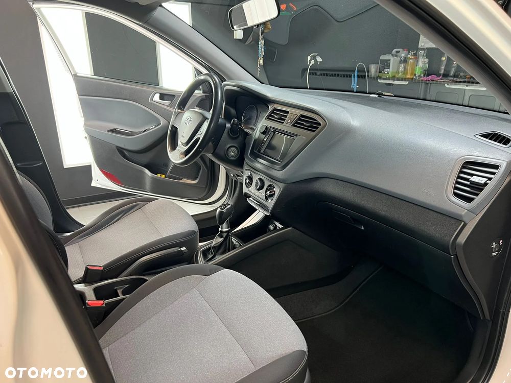 Hyundai i20 1.1 CRDi Comfort - 13