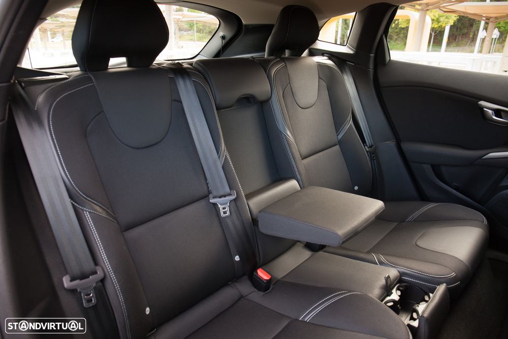 Volvo V40 2.0 D3 Momentum - 29