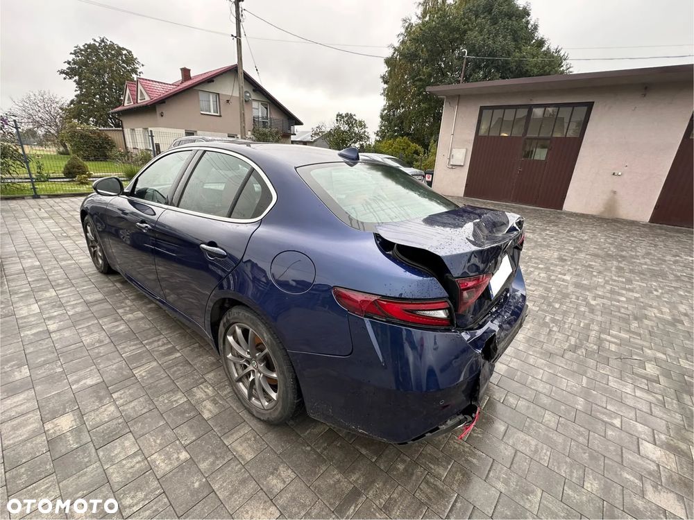 Alfa Romeo Giulia 2.2 D Turbo - 15