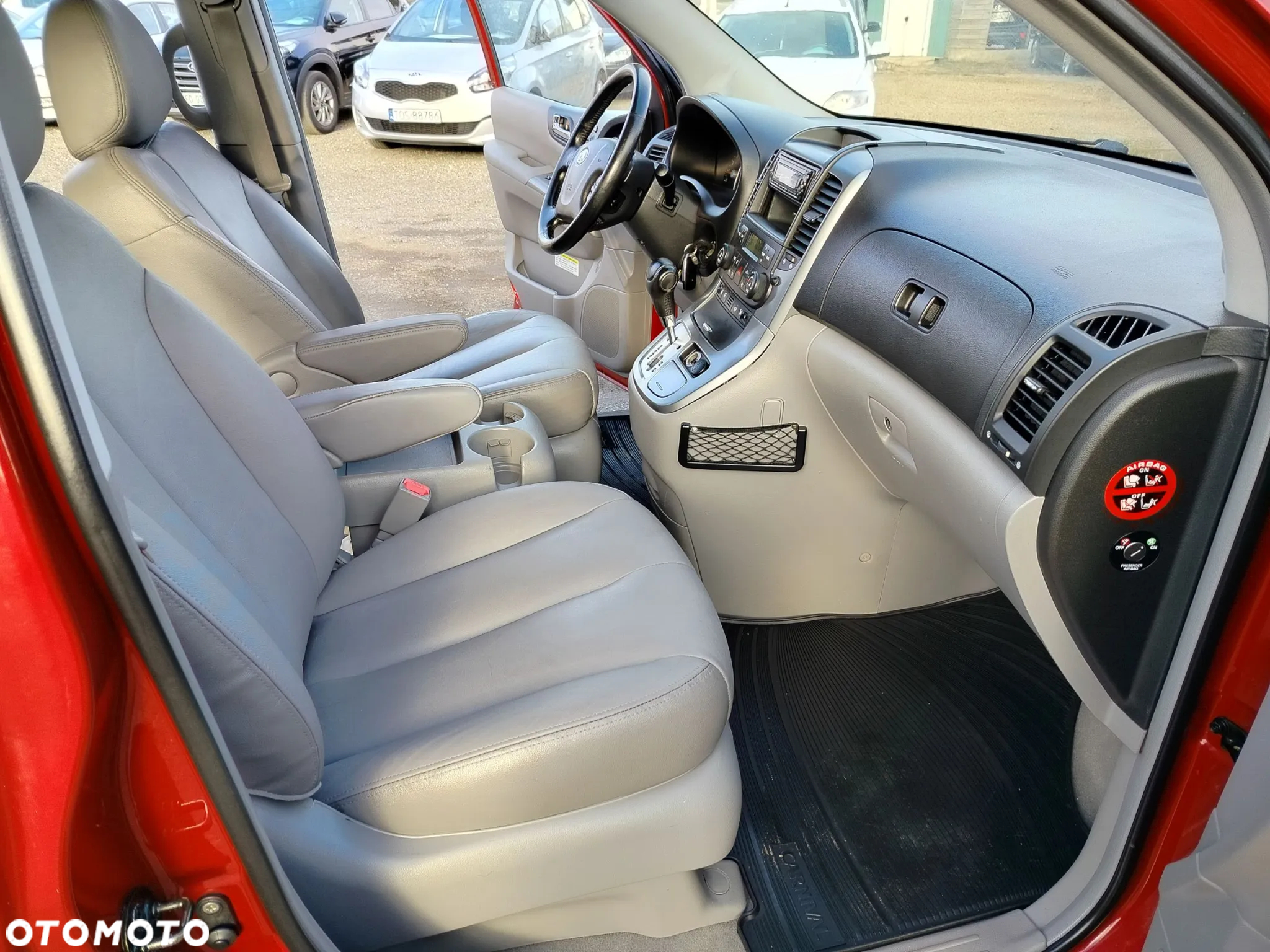Kia Carnival - 31
