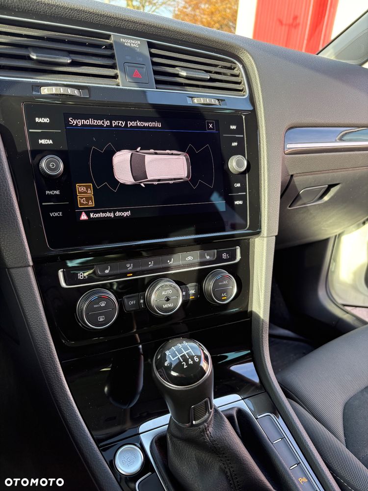 Volkswagen Golf - 10