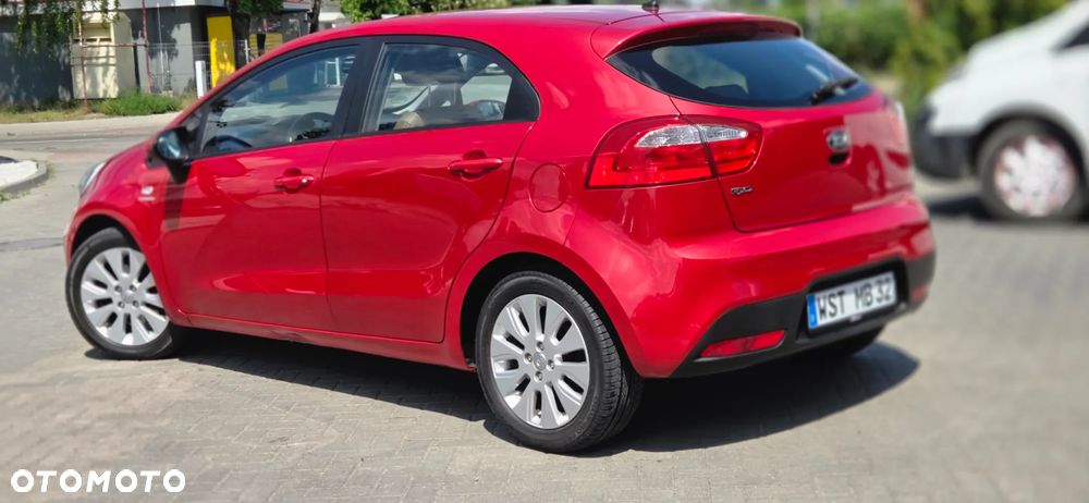 Kia Rio 1.2 Fifa World Cup Edition - 12