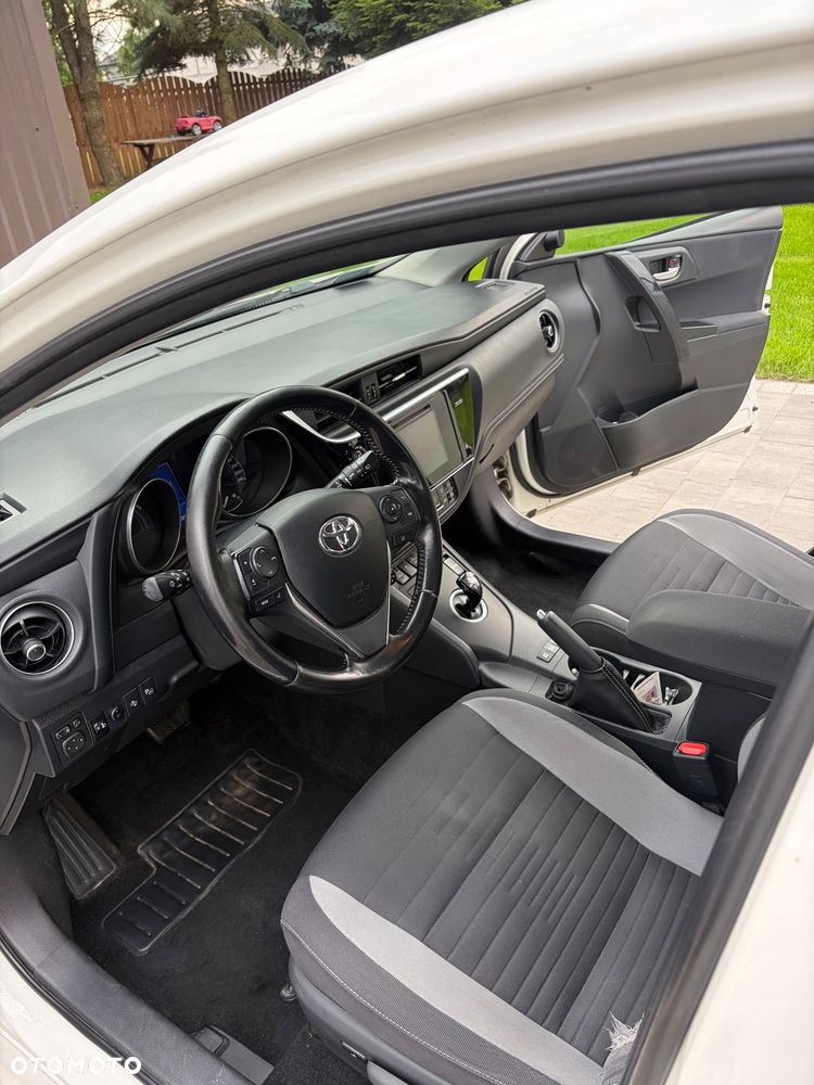 Toyota Auris Hybrid 135 Premium - 10