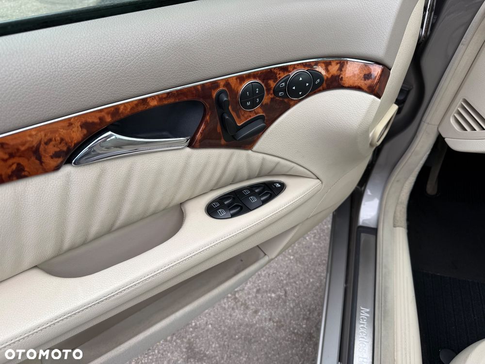 Mercedes-Benz Klasa E 500 4-Matic T Elegance - 23