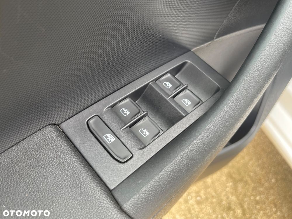 Skoda RAPID 1.0 TSI Ambition - 12