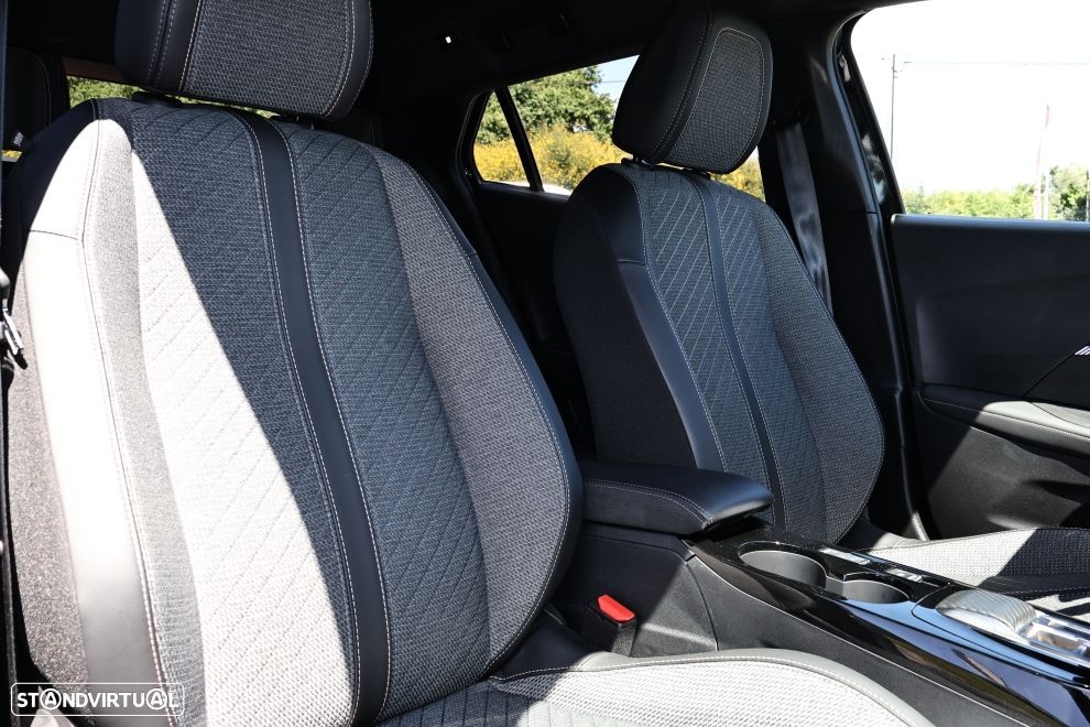 Peugeot 2008 1.2 Hybrid Allure e-DCS6 - 25