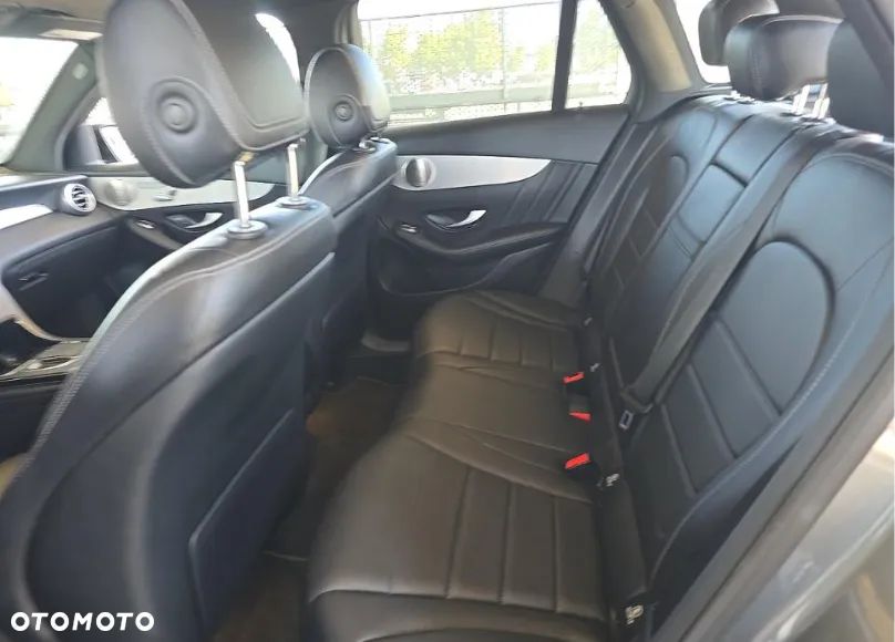 Mercedes-Benz GLC 300 4Matic 9G-TRONIC AMG Line - 11