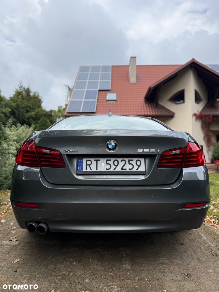 BMW Seria 5 528i xDrive Luxury Line - 6