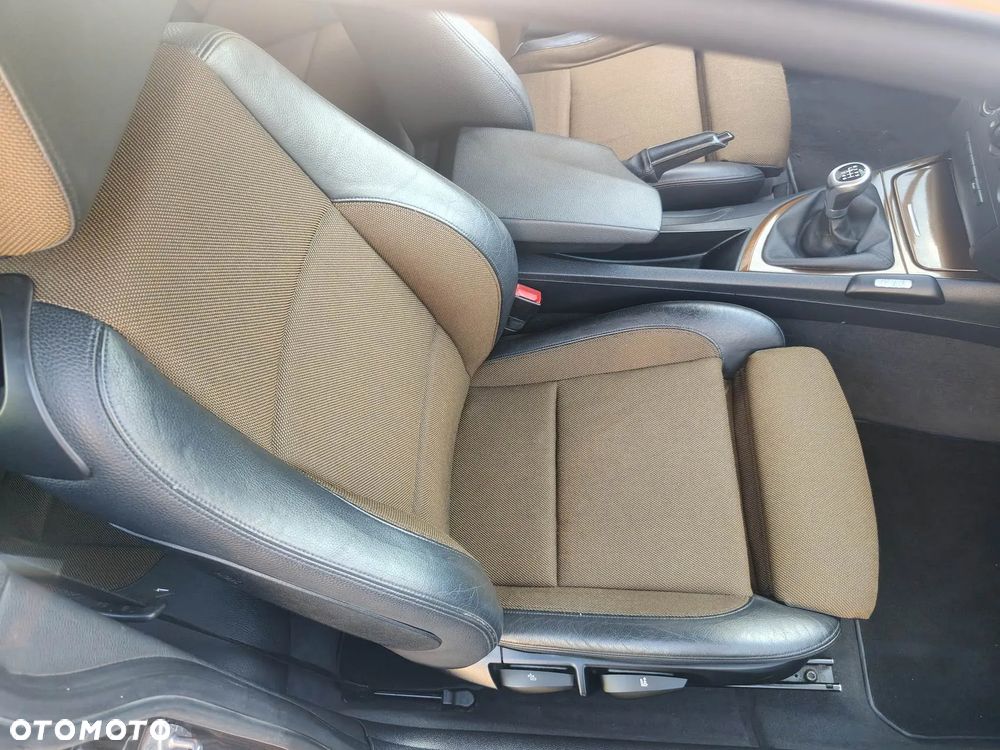 BMW Seria 1 118d DPF - 18