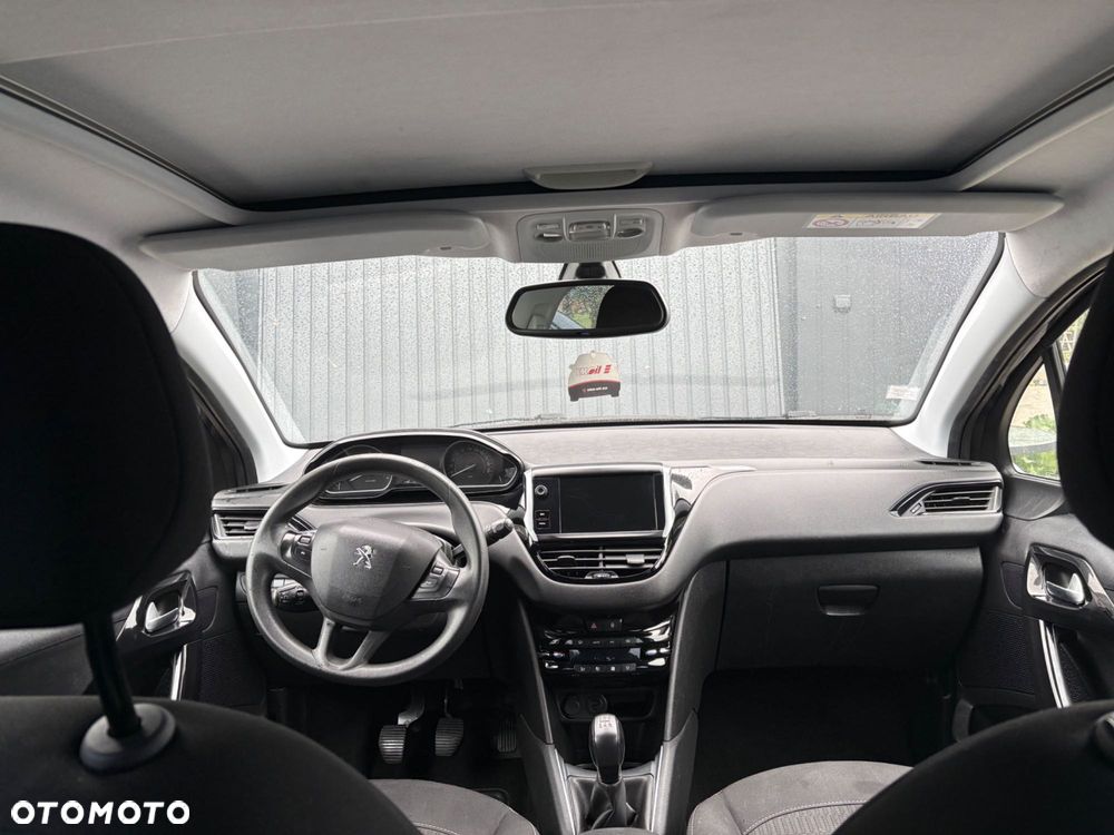 Peugeot 208 - 8