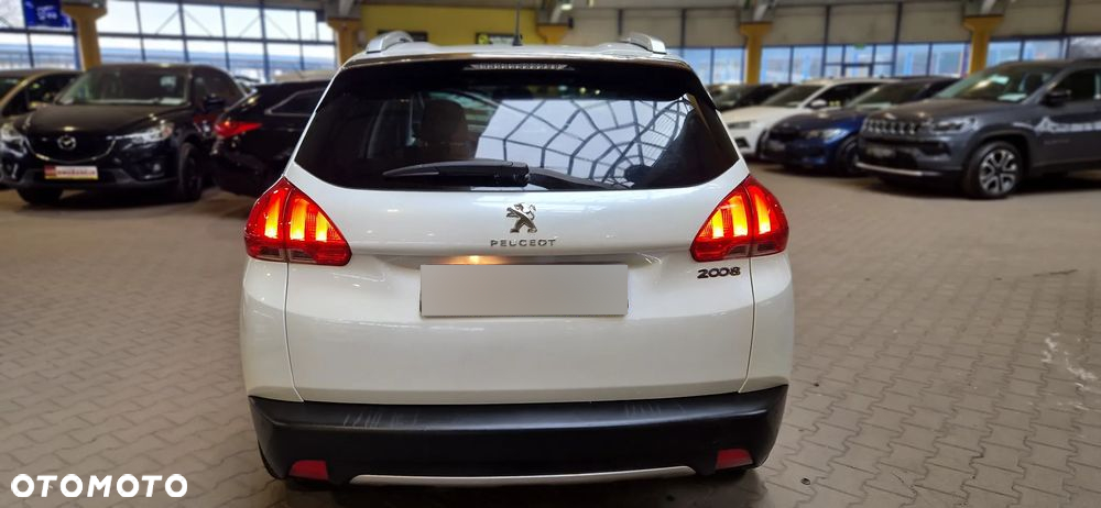 Peugeot 2008 1.2 Pure Tech Style EU6 - 8