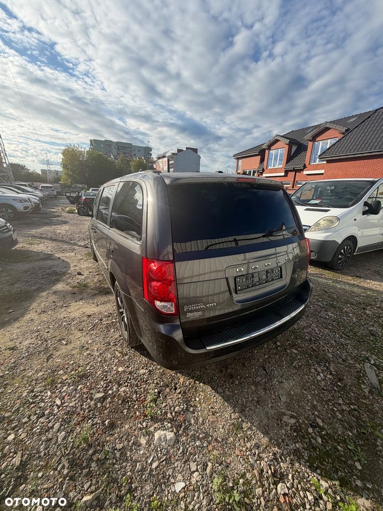 Dodge Grand Caravan - 5