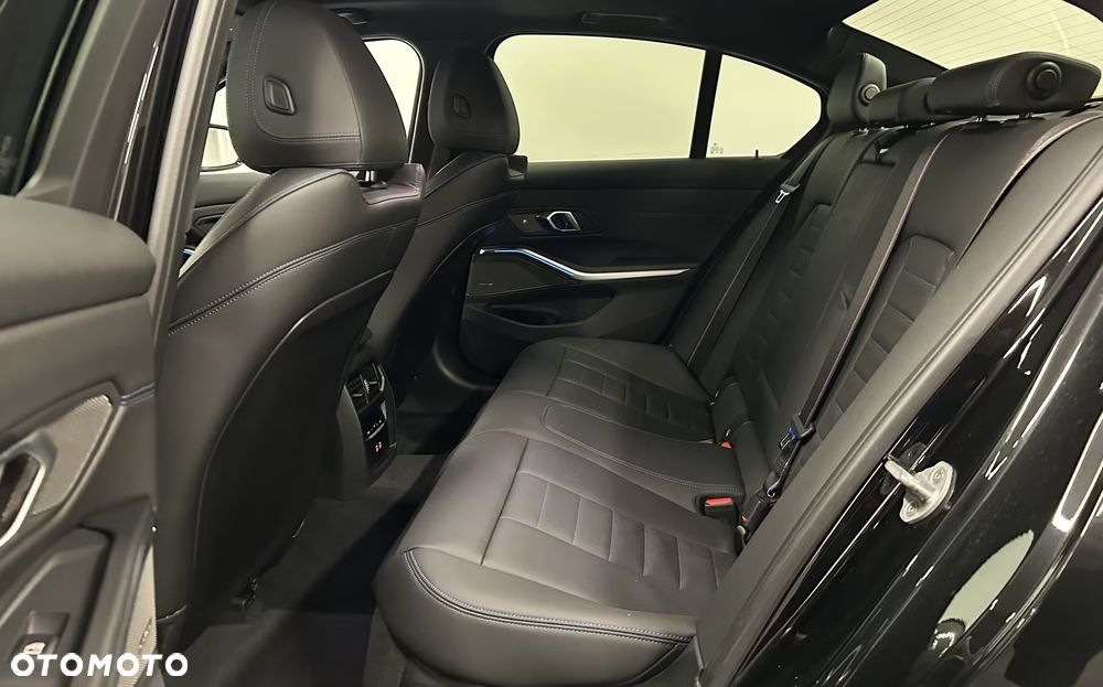 BMW Seria 3 330d xDrive mHEV M Sport sport - 24