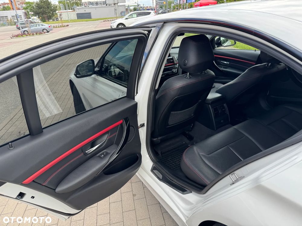 BMW Seria 3 320d Efficient Dynamic Edition Sport Line - 19