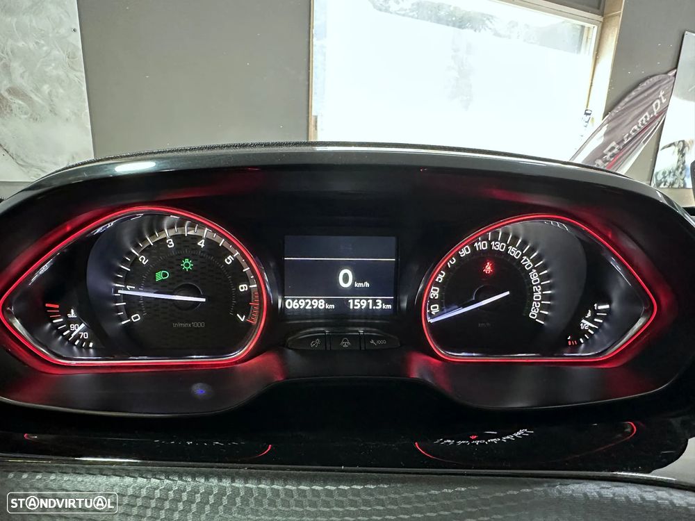 Peugeot 2008 1.2 PureTech GT Line - 37