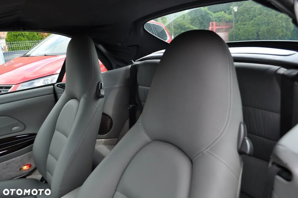 Porsche 911 Carrera - 22