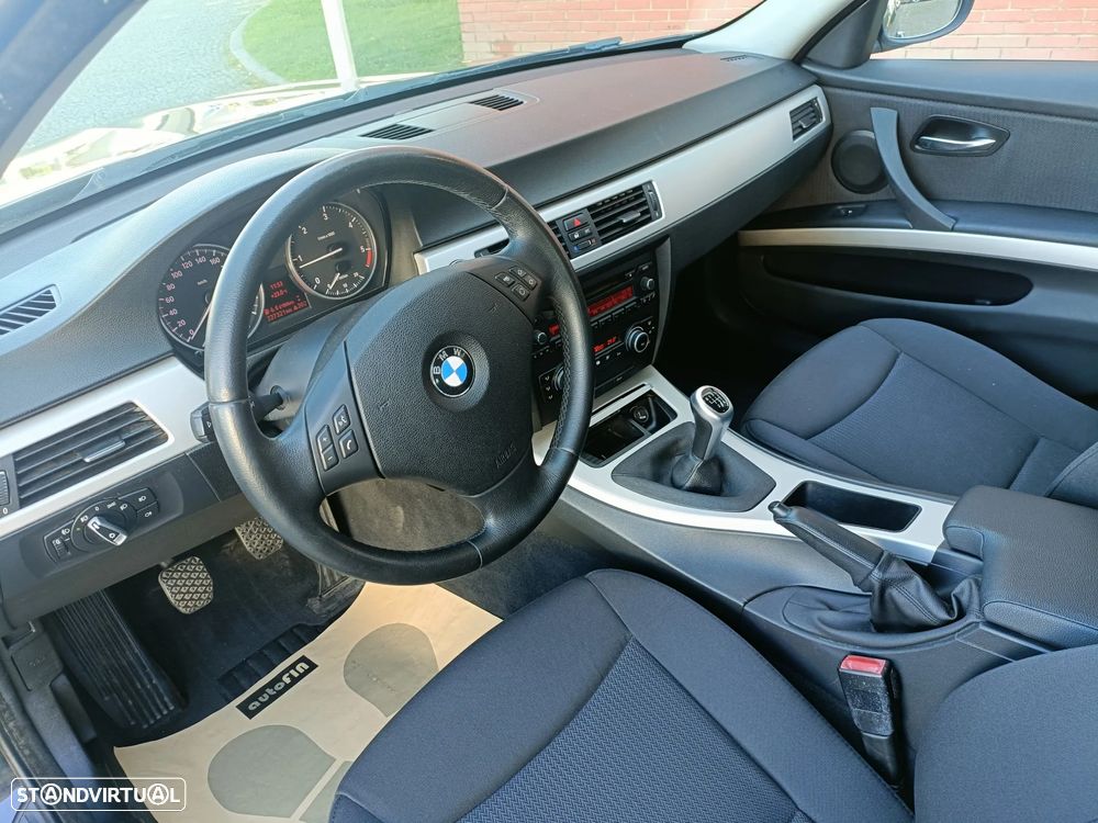 BMW 318 d Dynamic - 7