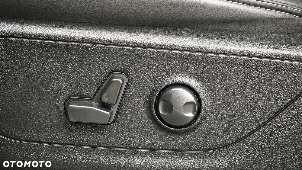 RAM 1500 5.7 Crew Cab Shortbed Bighorn Black - 29