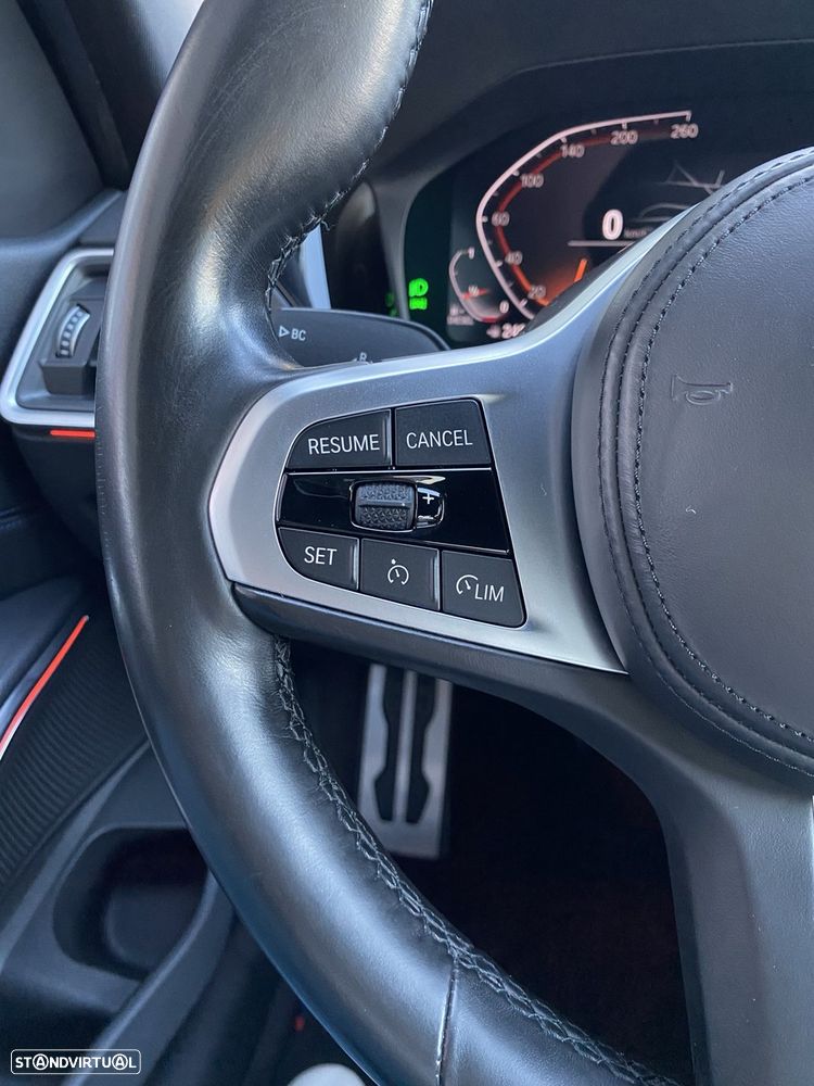 BMW 318 d Pack Desportivo M Auto - 47