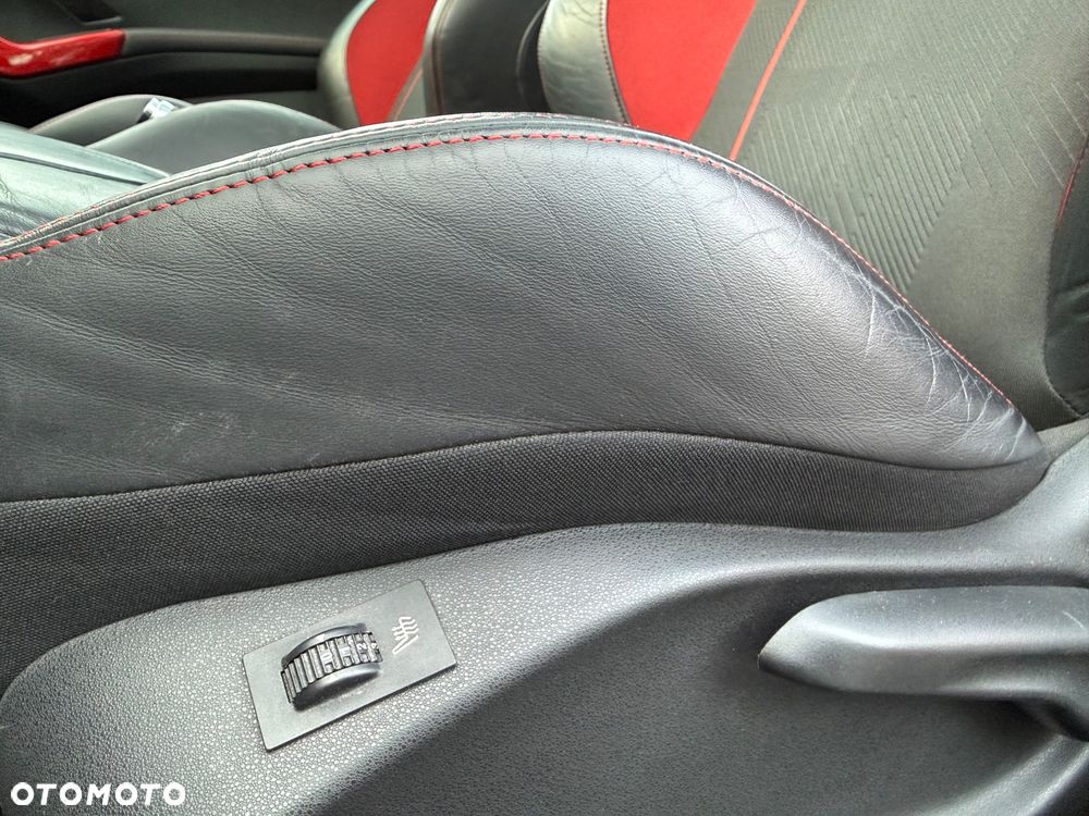 Peugeot 208 GTI 200 THP - 20