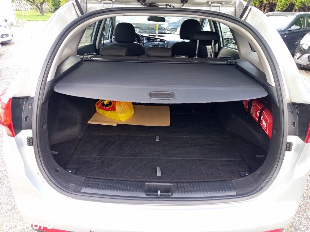 Kia Ceed - 10