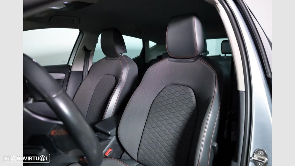 SEAT Leon 1.5 TSI e-Hybrid FR DSG — fotografia 14