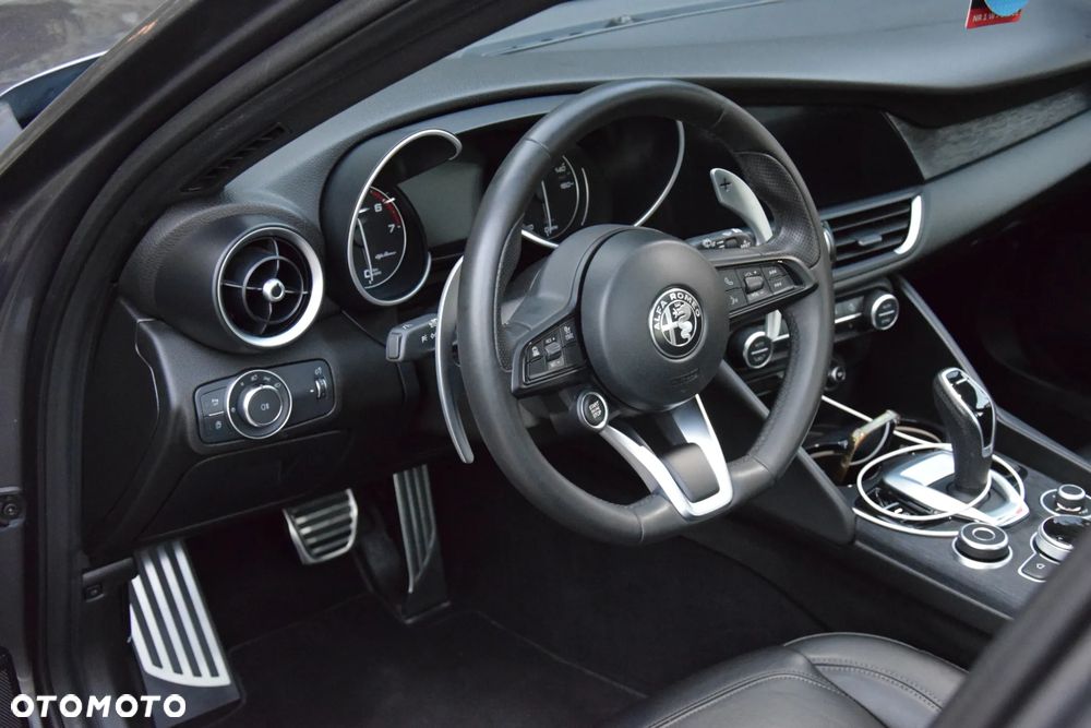 Alfa Romeo Giulia 2.0 Turbo 16V AT8 Veloce - 12