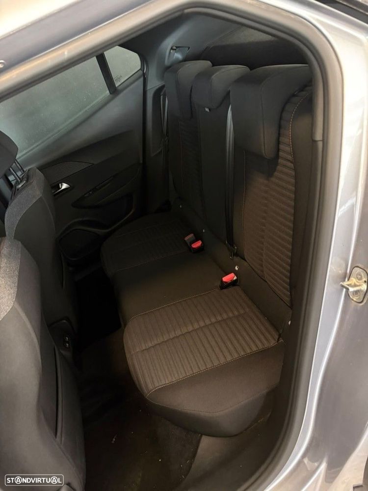 Peugeot e-2008 50 kWh Active - 7