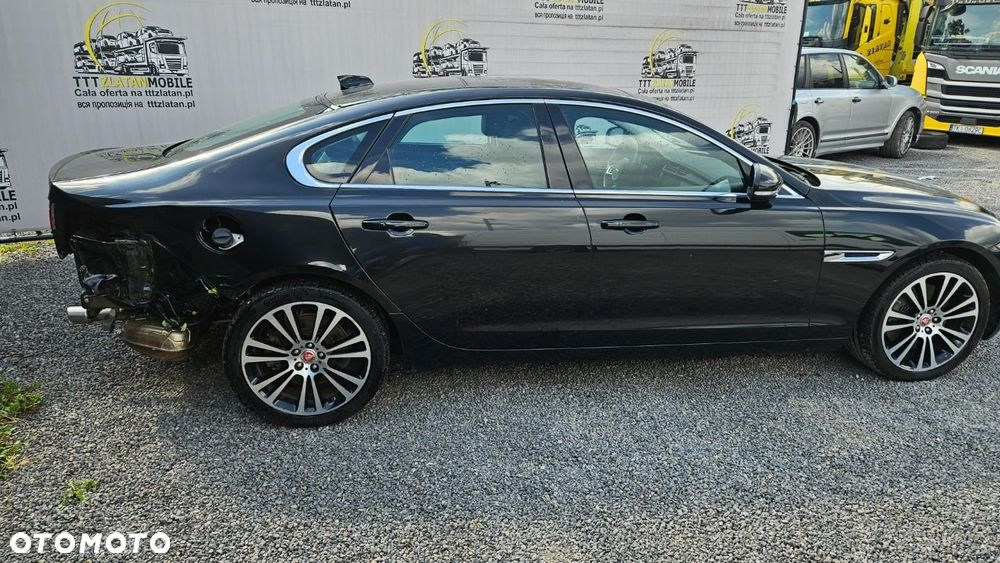Jaguar XF - 19