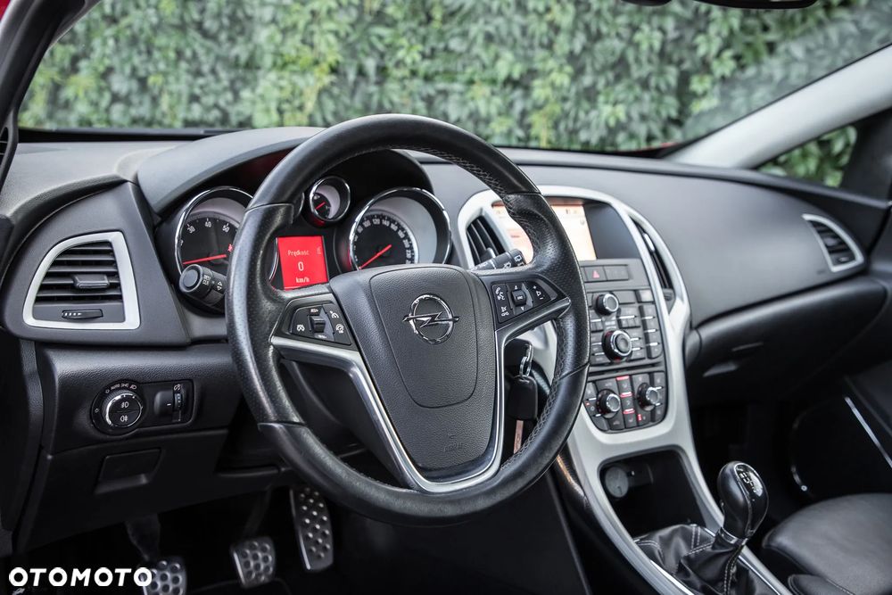 Opel Astra 1.6 Turbo Cosmo - 13