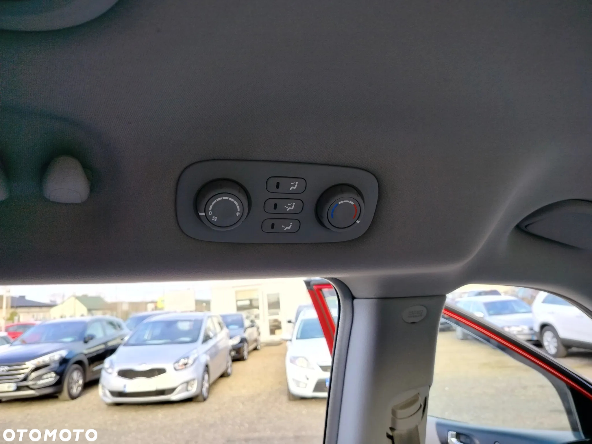 Kia Carnival - 37